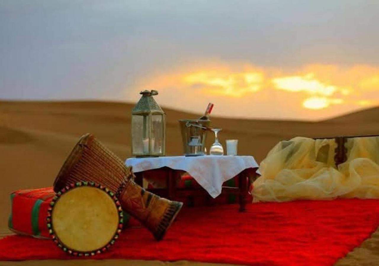 ホテル Unique Sahara Camp メルズーガ エクステリア 写真